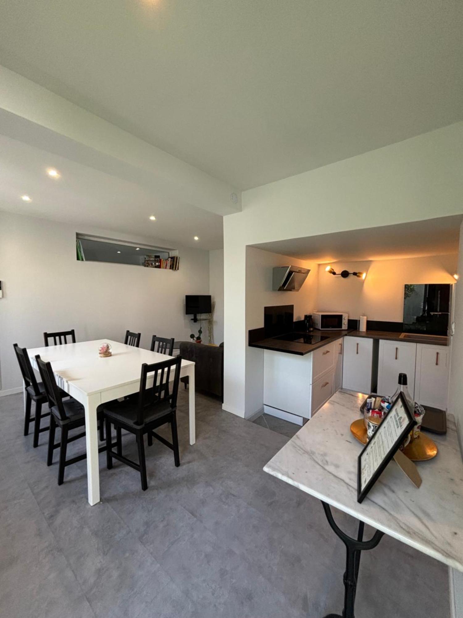 Chez Oma I 1 Appartement Independant Opi I 3 Chambres Privatives Avec Salle D Eau Et Salon Commun Cuisine Commune Wc Commun Patio Commun Awinion Zewnętrze zdjęcie