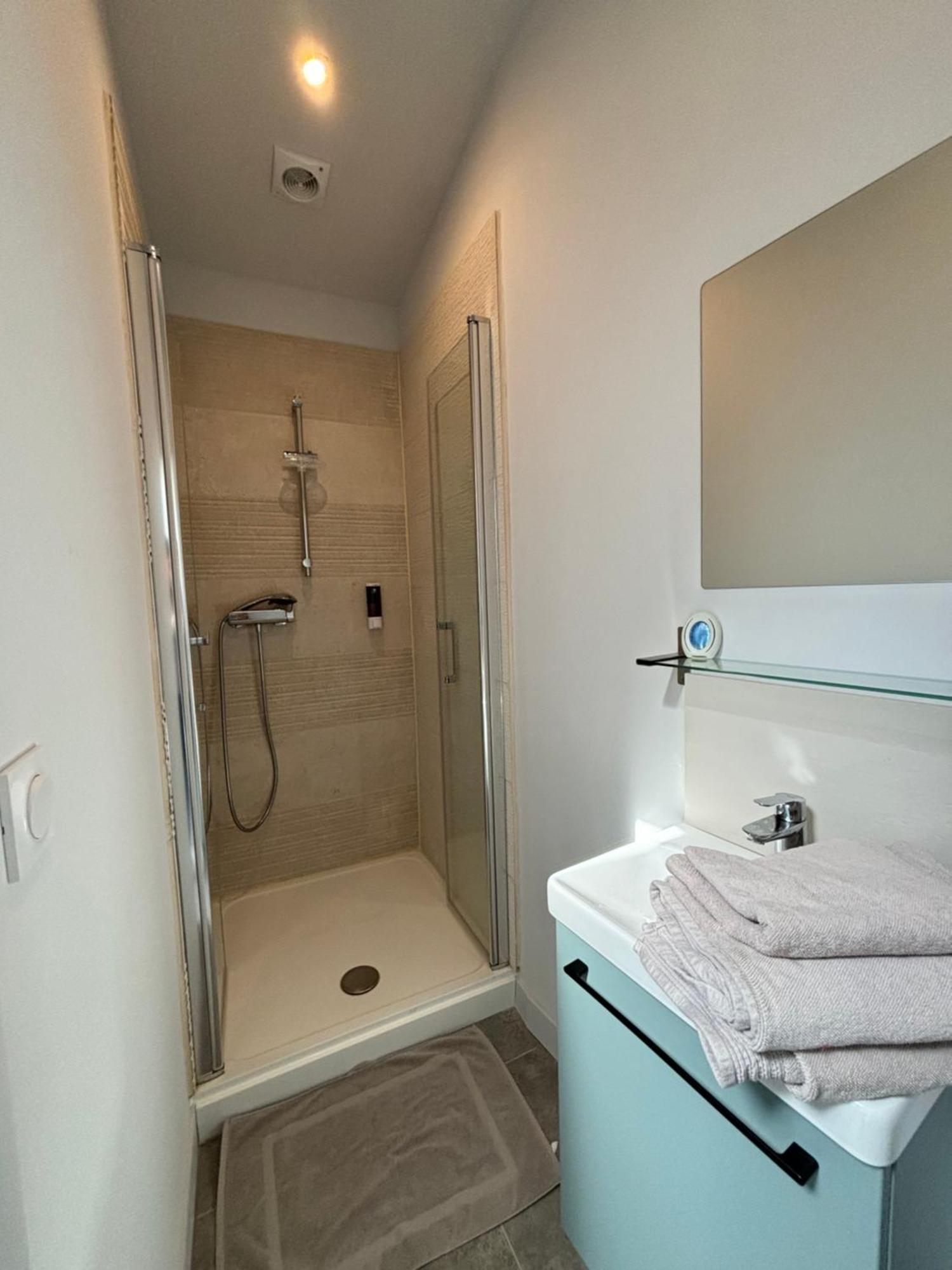 Chez Oma I 1 Appartement Independant Opi I 3 Chambres Privatives Avec Salle D Eau Et Salon Commun Cuisine Commune Wc Commun Patio Commun Awinion Zewnętrze zdjęcie