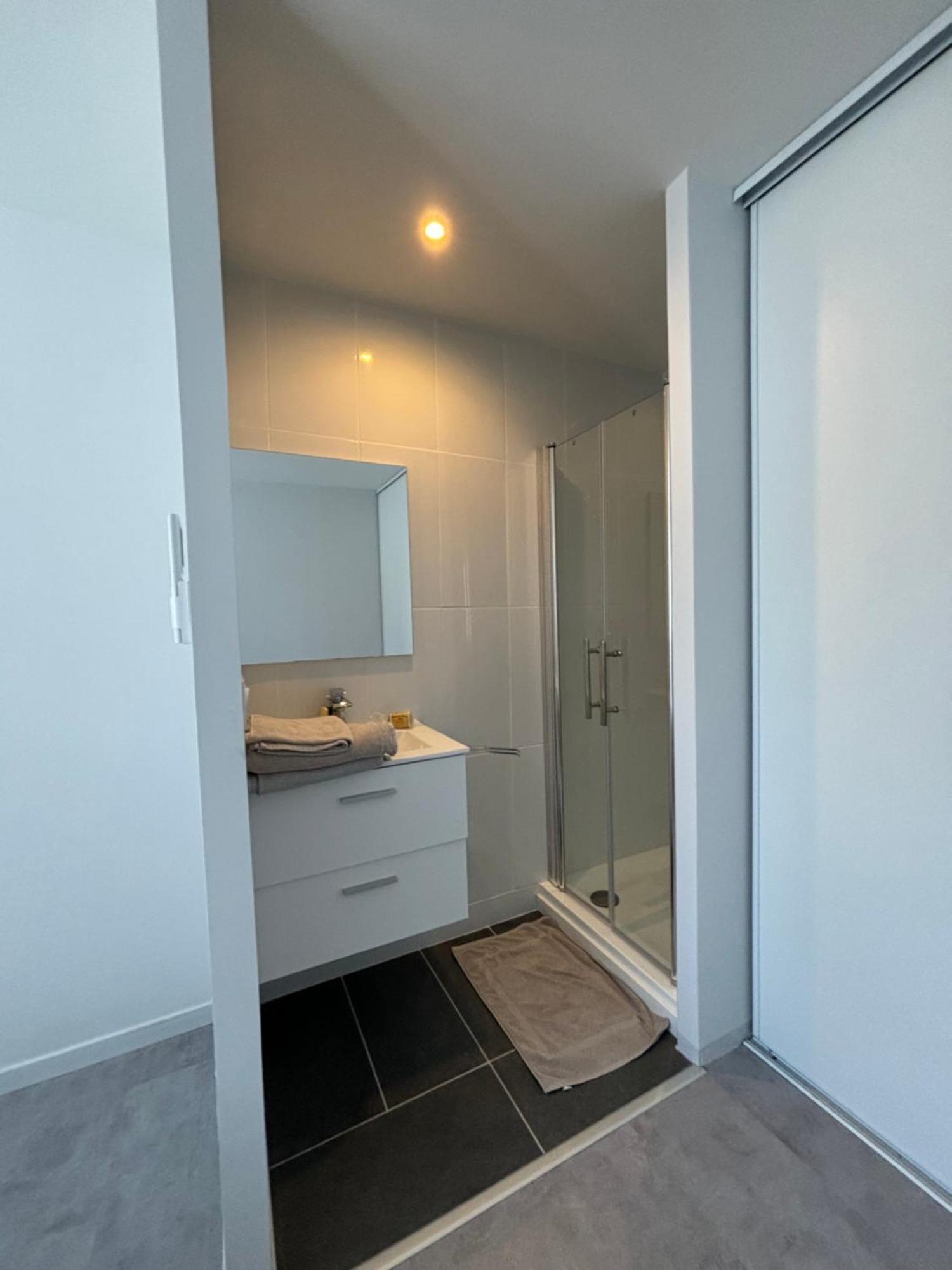Chez Oma I 1 Appartement Independant Opi I 3 Chambres Privatives Avec Salle D Eau Et Salon Commun Cuisine Commune Wc Commun Patio Commun Awinion Zewnętrze zdjęcie